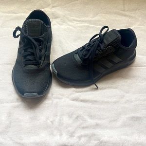 Adidas Swift stun Black on Black Sneakers 5.5 LN worn once